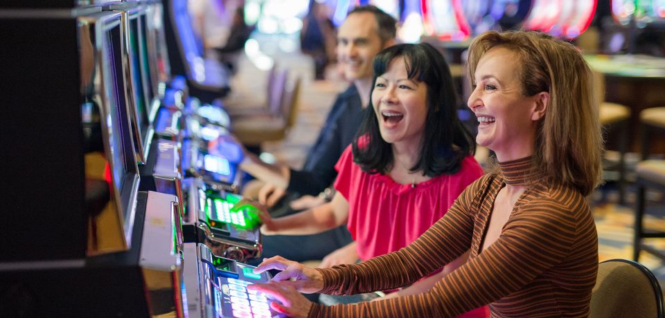 Bonuses And Freebies You Can Enjoy At Online Casinos